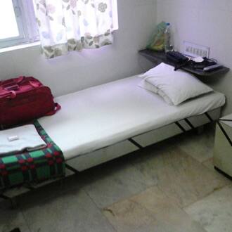 Hotel Jewels, Surat 4